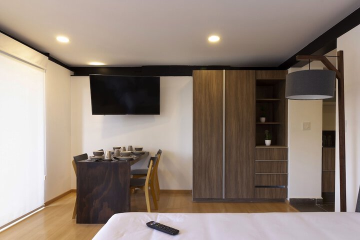 Room 8 of 148