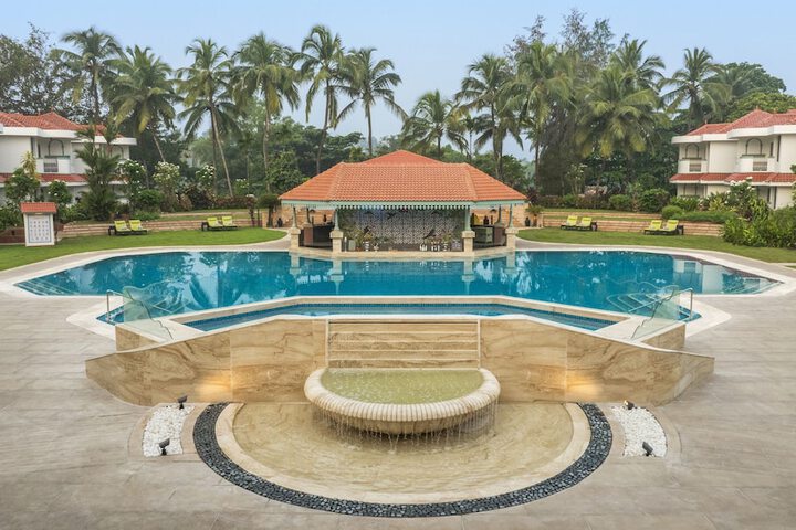 Hotel Pool