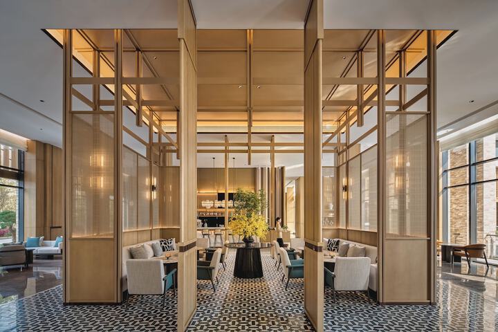 Lobby lounge