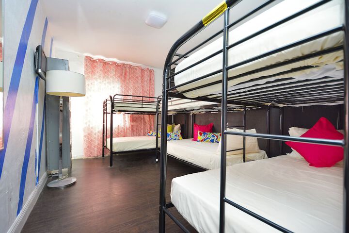 Room 8 of 33