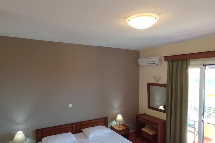 Room 5 of 12