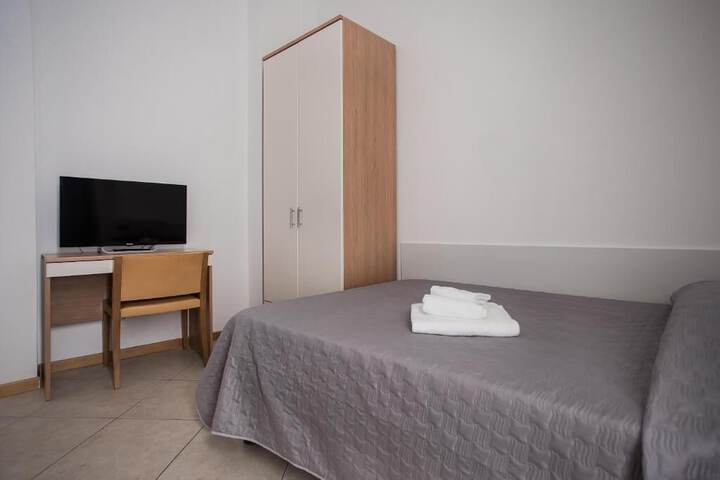 Room 4 of 25