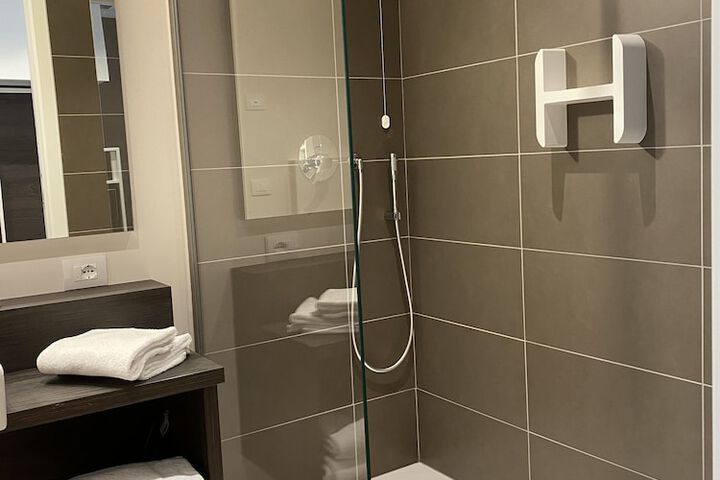 Room 48 of 89