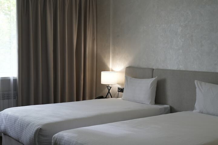 Room 37 of 100