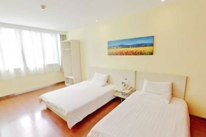 Room 10 of 21