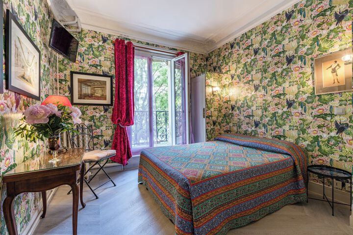 Room 5 of 18