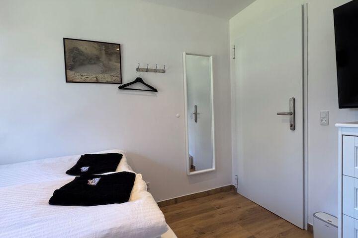 Room 5 of 65