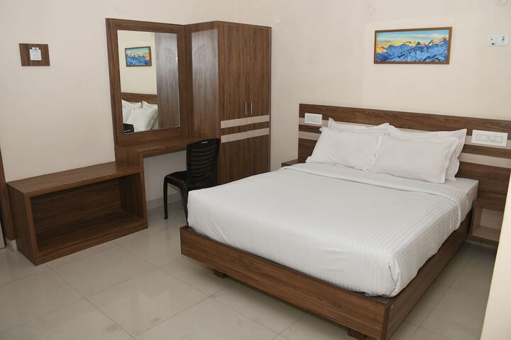 Room 14 of 25