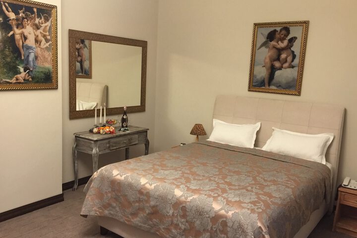 Room 13 of 37
