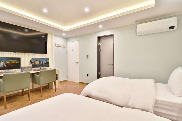Room 17 of 63
