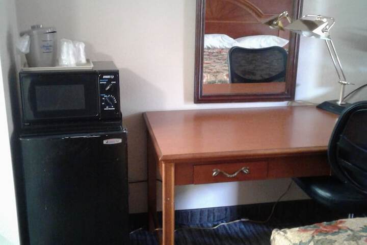 1 King Bed (8 of 10)