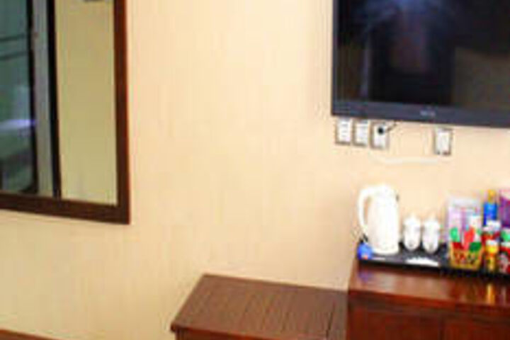 Room 12 of 50