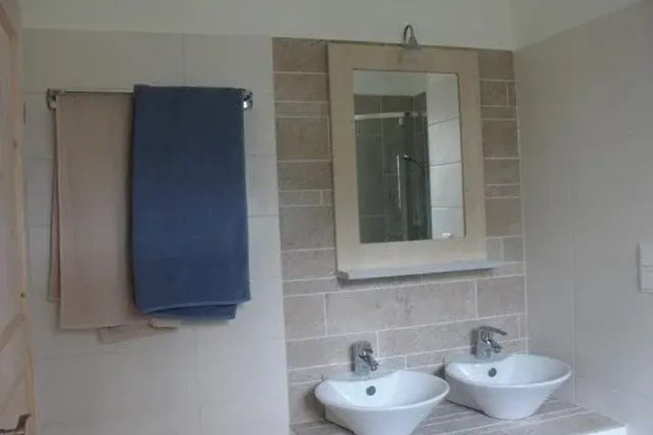Room 8 of 12