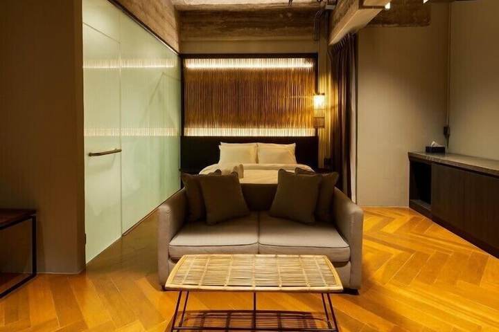 Room 8 of 54
