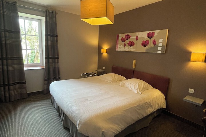 Room 6 of 35