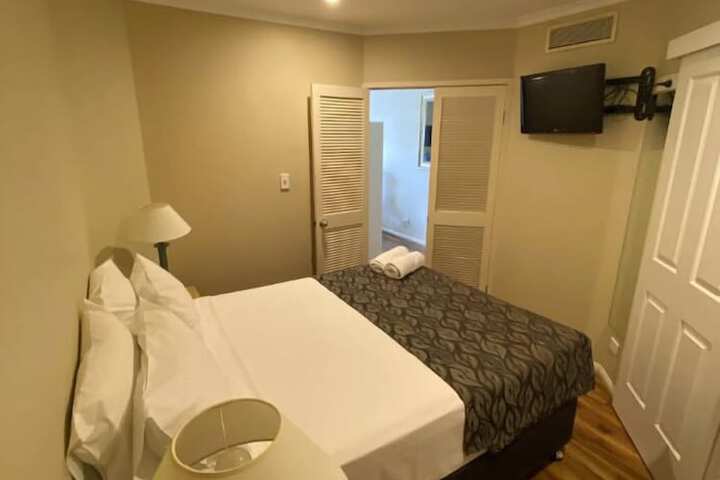 Room 17 of 53