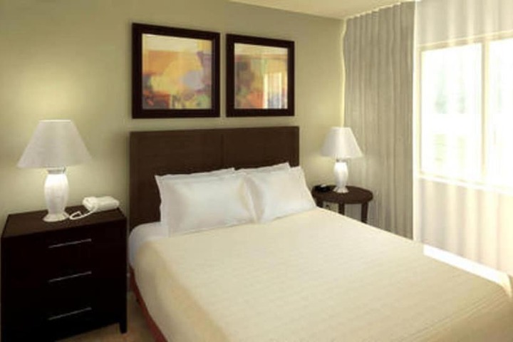Room 10 of 32