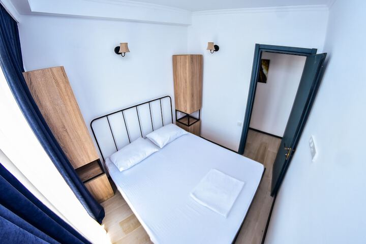 Room 12 of 42