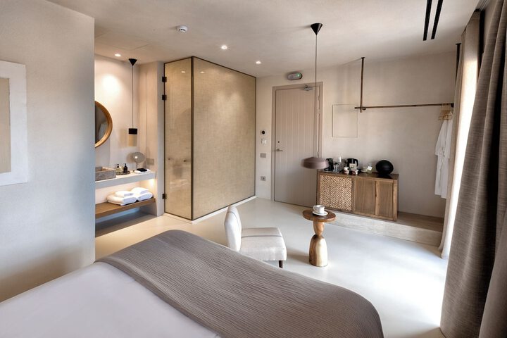 Room 6 of 45
