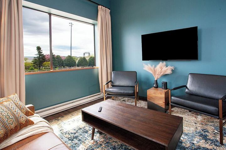 Room 8 of 18