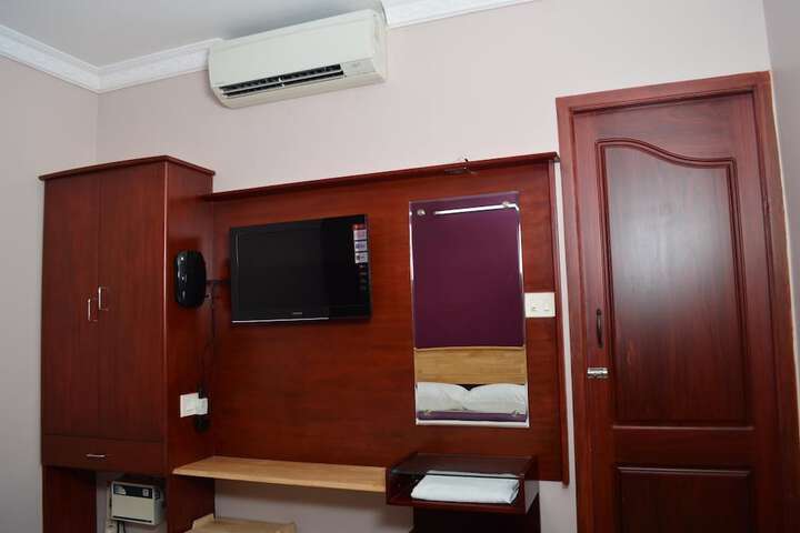 Room 9 of 29