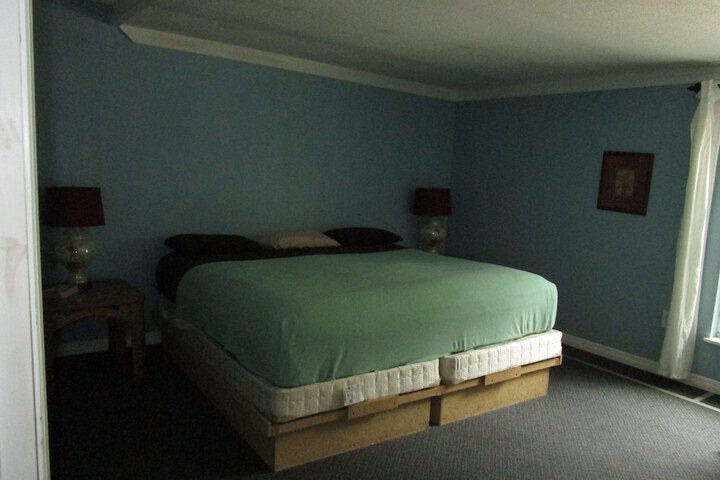 Room 5 of 96
