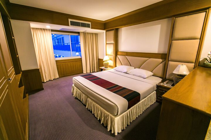 Room 9 of 36