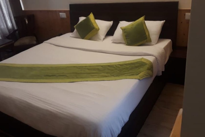 Room 8 of 13