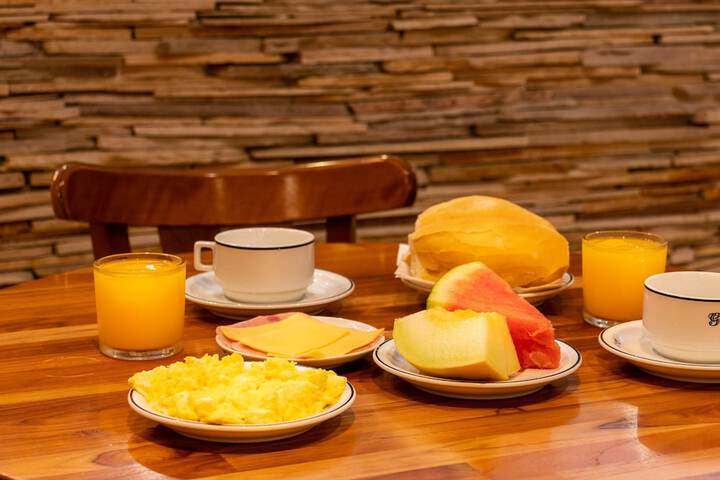Breakfast/Coffee Service 84 of 101