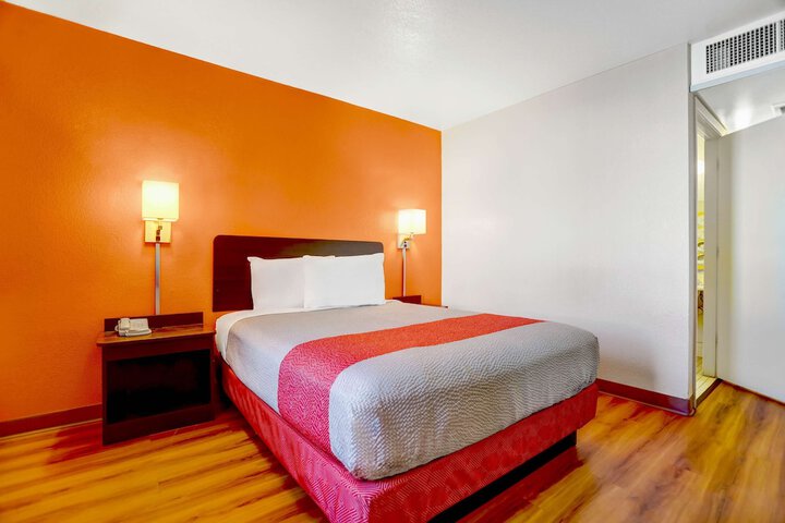 Room 14 of 74