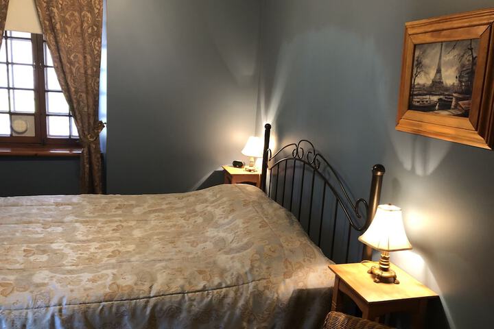 1 Queen Bed (14 of 43)