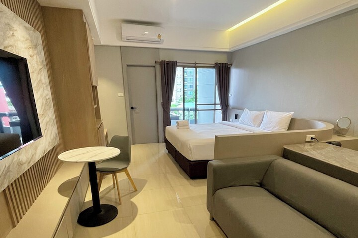 Room 107 of 186