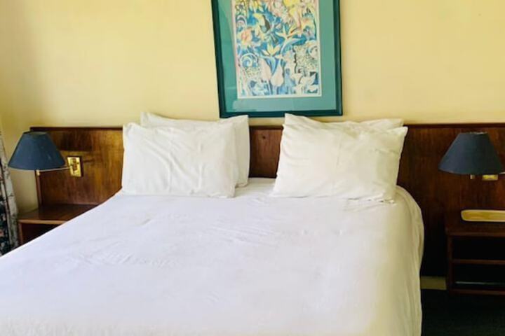 Room 6 of 10