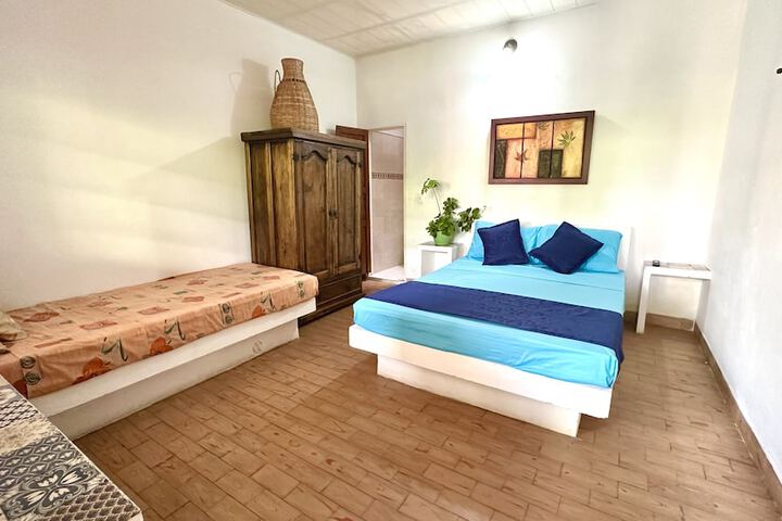 Room 4 of 16