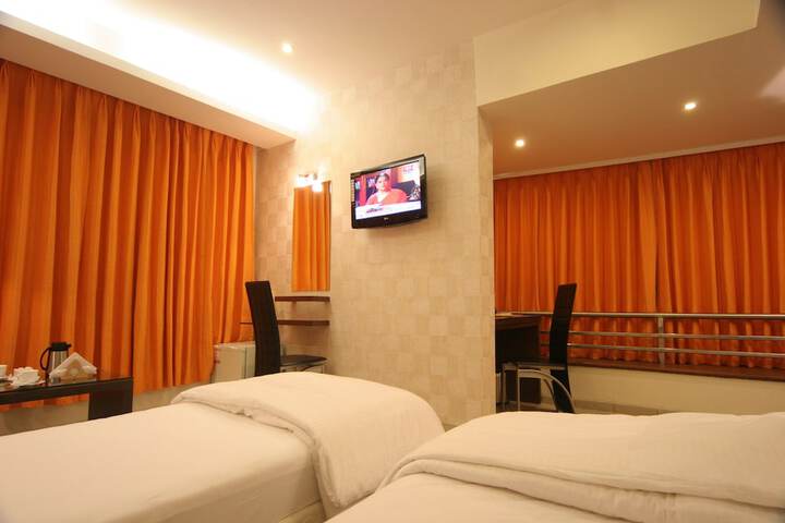 Room 10 of 61
