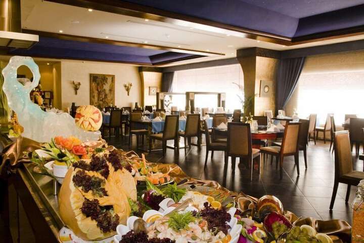 Dining 42 of 61