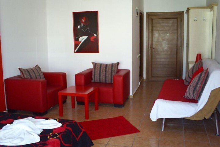 Room 9 of 18