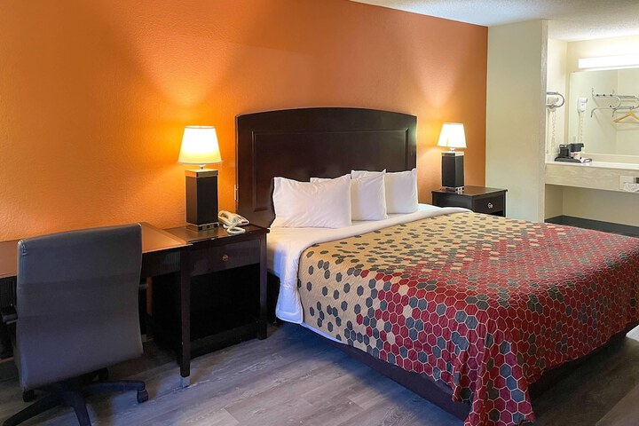Room 14 of 30