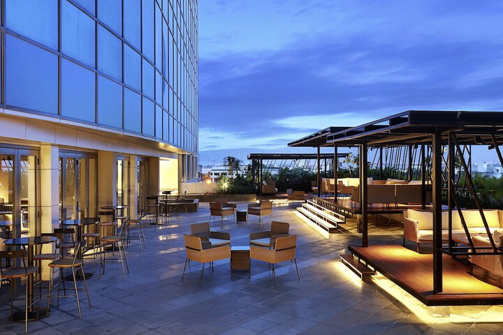 Lounge 54 of 71