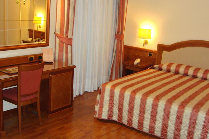 Room 5 of 39