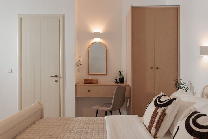 Room 4 of 83