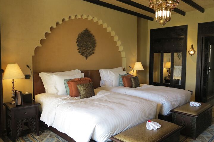 Room 4 of 99
