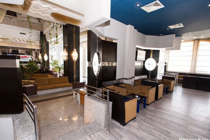 Lounge 21 of 26