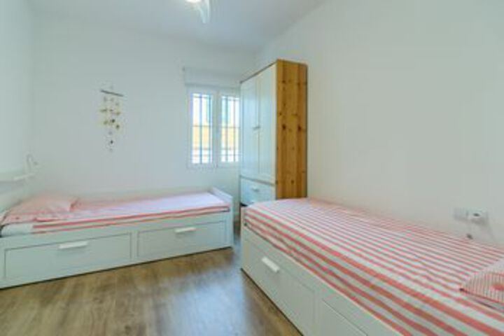 Room 8 of 39