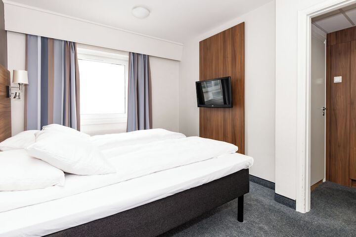 Room 35 of 61