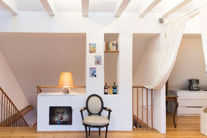 Room 4 of 16