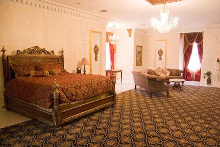 Room 8 of 38