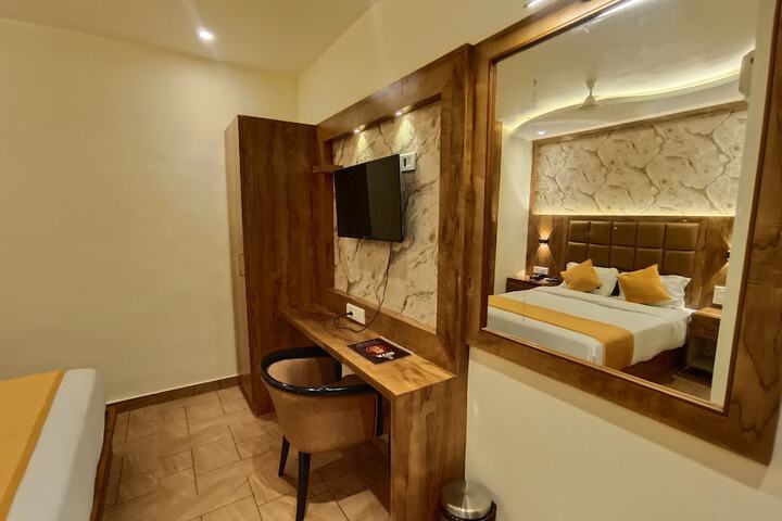 Room 15 of 37