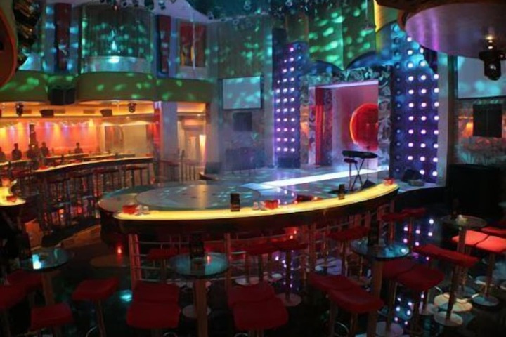 Lounge 14 of 22