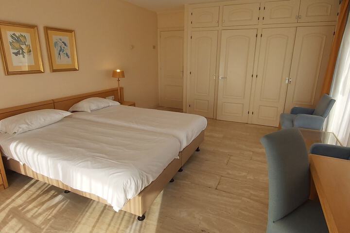 Room 16 of 73